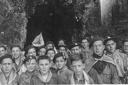 H Huet-5 (3144 visites) Collection de Henri Huet.
1947: les scouts à Betharam.
Henri Huet au fond 1er à droite H Huet-5